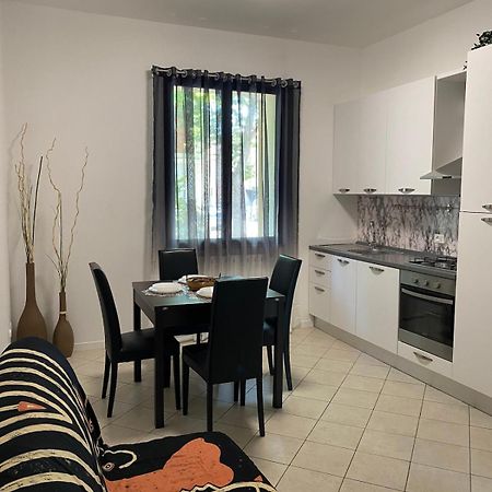 Ampio Appartamento In Posizione Strategica Rimini Buitenkant foto